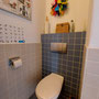 Toilet van de Museumkamer is niet op de kamer, maar dichtbij in de hal