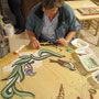 projet: table en mosaïque,couronne de feuilles et 3 oiseaux, style art-déco, de Geneviève