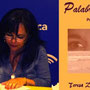 Teresa firmando libros de su primer poemario "Palabras Vivas"