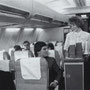 Bordservice in einer Boeing 737 der Lufthansa, Anfang der 1990er/Courtesy: Lufthansa