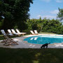 Basile (le chat) au bord de la piscine