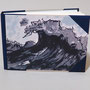 Seetagebuch für eine andere Andrea, die 1 Jahr im Mittelmeer segelt, größer A5, Kartenmotiv "Die Welle", Zweifarbsiebdruck von Andrea Spaett 