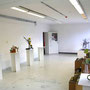 Hinterer Teil der Pop Up Galerie mit Keramiken von Sabine Turpeinen