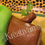Grüne Cobra Fondanttorte -  Holz