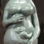 Le Mystère de la Vie - Festival de Sculpture Camille Claudel La Bresse 2009 - Béton cellulaire, plâtre, peinture imitation métal fonte - 0,40 x 0,40 x 0,70 m<br><br>sculpture femme enceinte . naissance