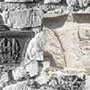 photo de 1958 en noir et blanc et photo actuelle !  il manque le blason, qui a laissé son empreinte dans le mur.