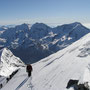Nadelhorn: Als erste am Grat - im Hintergrund Fletschhorn, Lagginhorn und Weissmies