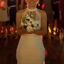 Brautkleid aus geraffter Dupionseide mit Spitzenkragen und abknöpfbarem Spitzenrock