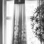 Romantisches Brautkleid aus üppigem, drapierten Seidentüll mit vielen zarten Seiden-Organza-Blüten © paulliebtpaula.de