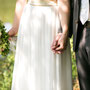 Traumhaft romantisches Brautkleid aus Seiden-Crépe-Georgette und eingearbeitetem Gürtel aus Seidensatin
