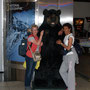 .. de vrouwen ontmoeten de laatste Bear voor een lange periode .. 