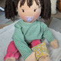 individuelle Wunschpuppe, diverse Puppen, handgemachte Stoffpuppe kaufen, Puppe mit PEG-Button, Puppe mit sichtbarer Behinderung, lebensgroße Puppe 70cm
