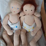 Zwei Demopuppen für Physiotherapeutinnen - Oktober 2021 - 65cm lang, 1300gr (s. Blogeintrag https://www.puppenhandwerk.de/2021/10/29/zwei-therapiepuppen-demopuppen-f%C3%BCr-physiotherapeutinnen/) - Herbst 2021 - 65cm