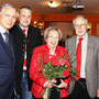 Bild (SPÖ): Von links: Bundesminister Alois Stöger, Ortsvorsitzender Günther Steindler, Martha Chalupka und Bürgermeister Leopold Steindler.