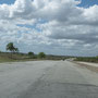 Vendeur de fromage sur l'autoroute entre Holguin et Santa Clara