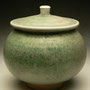 DAVID SHANER - LIDDED JAR, WHITE STONEWARE, GREEN GLAZE WITH RED FLASHING - 15cmH x 14cmD, 1kg - DS1R