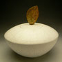 PETER COLLIS - BOX, WHITE WITH BLACK CRAZING & JULIE COLLIS CAST GLASS LEAF TOP - 17cmH x 18cmD, 1.2kg - #PC348B