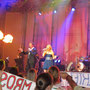 Zu Beginn singen Stefanie & Stefan "Fernando" begleitet von Feuereffekten