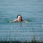 Annick dans sa grande piscine