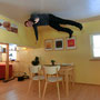 an der Decke kleben