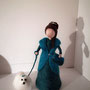 Filzfiguren-Set aus feiner Dame in Petrol mit einem Malteser Hund an der Leine. Handgemachte Filzkunst.