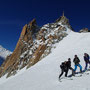 Après le passage de l'arête, les skis aux pieds, c'est parti!