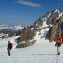 Derrière la cordée, l'Aiguille du Tour