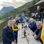 nur zum Apéro hocken wir kurz draussen