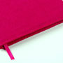Aufgeklappter Notizblock oder Notizbuch mit Filz Umschlag pink DIN A5 Individualisierbar von biasto-laserdesign