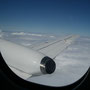Wir haben einen guten Start, Pilot Patrik Suter, fliegt uns. Als wir in der Höhe sind haben wir einige Turbulenzen.