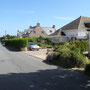 Wir haben uns für den Fussweg entschieden und laufen alles zurück zum Hotel. Durch die typischen schmalen Strassen und individuellen Häuser in Guernsey.