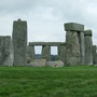 19. Stonehenge – auf dem linken Pfeilerstein, eine Antenne