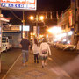 釧路の夜を歩きます。この日なんと12度。