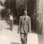 Anni '50 a destra lo studio del fotografo Candia. Di fronte il Bar Misurelli (in primo piano, mio zio, Ciccillo Longo)