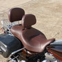 Harley-Davidson Sitzbank mit Kunstleder neu bezogen.
