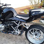 BMW R 1200 S, hier wurden der Fahrersitz, der Soziussitz und die Soziusabdeckung neu bezogen.