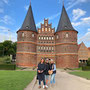 Das Holstentor mit uns "Drei"!