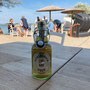 Sitze in der kleinen Kneipe bei einem kühlen Flensburger