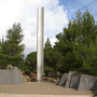 Пам'ятник героїзму увічнює єврейський Опір у боротьбі з нацистами (скульптор: Букі Шварц)