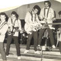 The Black Magic eind 1961 met hun nieuwe gitarist Wally Swärz. vlnr: Wally Swärz, Max Tahalele,  Jimmy Riupassa, Boy  Tahalele, Michel Riupassa