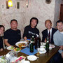 内藤会長（右から２番目）とその仲間たち。 ターキー創設以来の初タイトルに、おじさんたちは大興奮！