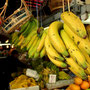 Märkte bieten hier alles für jeden Geschmack. z.B. einen Büschel Bananen für 40 Rappen.