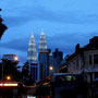 Abendlicher Blick auf die Petronas Towers.