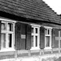 (0225) Haus von Familie Fritz Viehöfer und Familie Donner; in dem später errichteten Neubau wohnt die Familie Freier, 1980