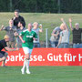 Knappi feiert nach seinem Tor mit den Fans
