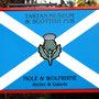 Vor dem Haus stand ein großes Schild, blau mit einem weißen Andreaskreuz und der Aufschrift  Tartan Museum & Scottish Pub – Mole & Wolfrhine, Atelier & Galerie. 