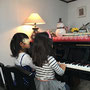年中さん2人　クリスマス会に向けて連弾合わせ　大田区東雪谷羽金ピアノ教室