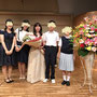 終演後上級生たちと記念写真　大田区東雪谷羽金ピアノ教室