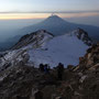 Popocatepetl qui fume au loin