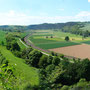Panorama | Blick in das Diemeltal mit Bahnstrecke, rechts Bunter Berg